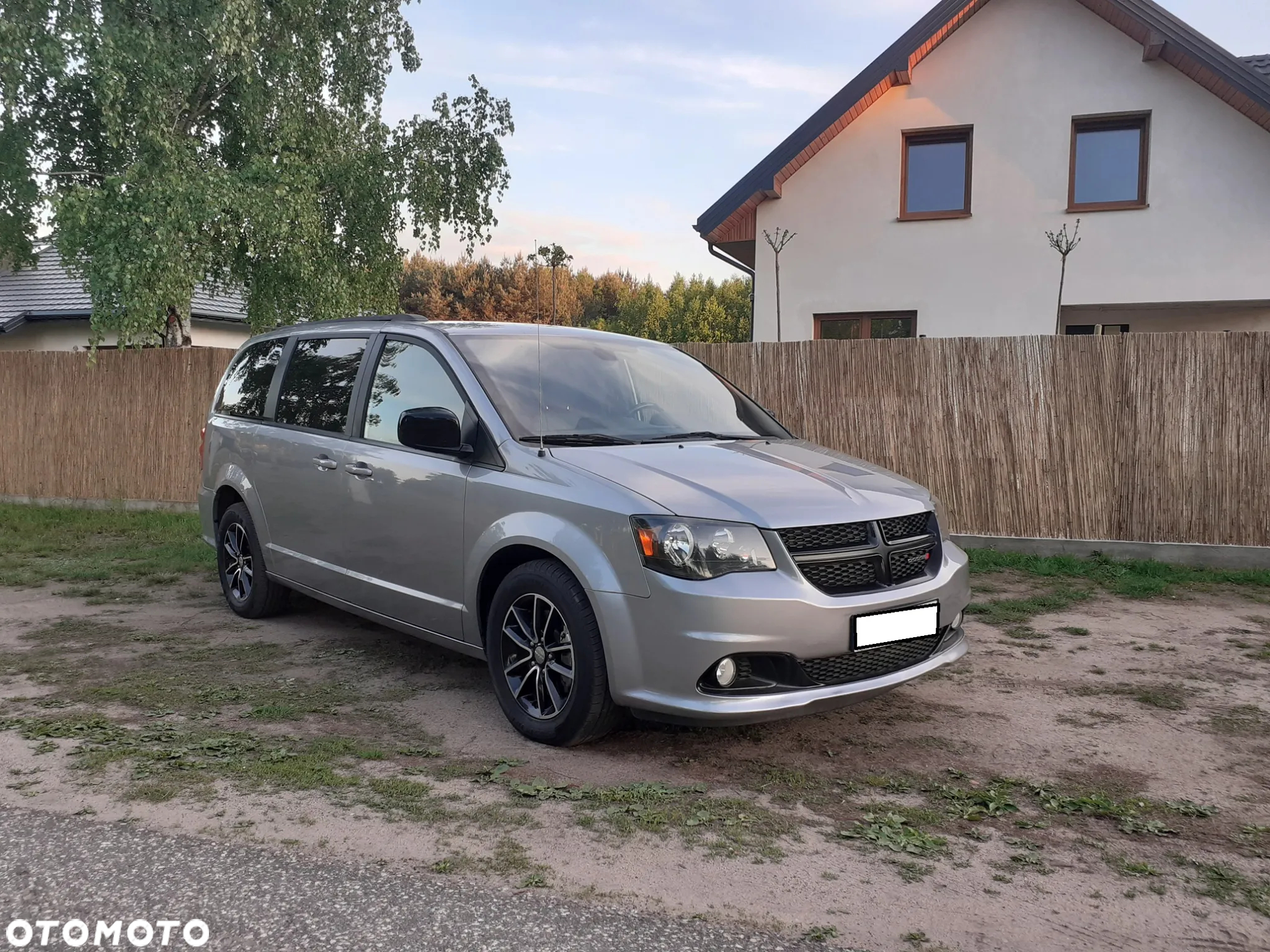Dodge Grand Caravan - 2