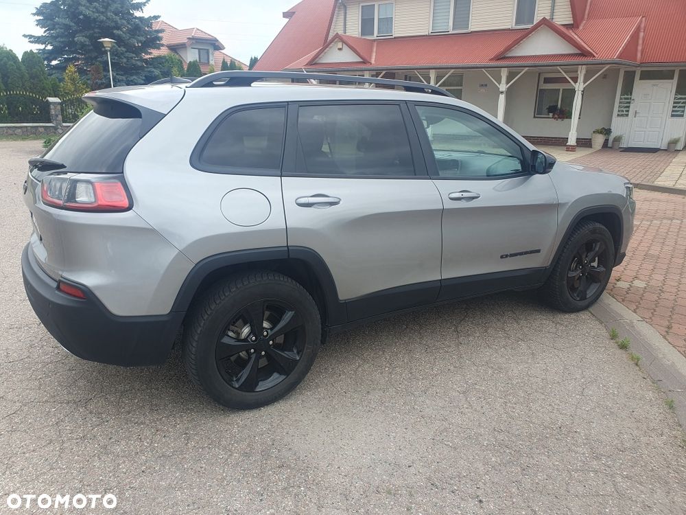 Jeep Cherokee - 4