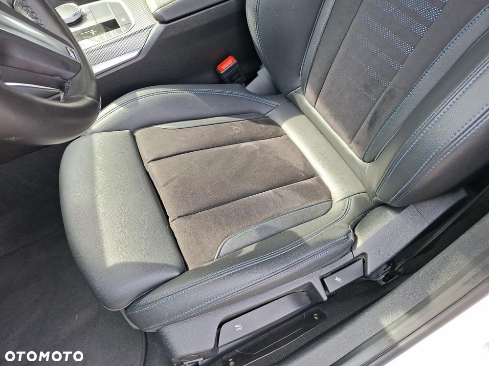 BMW Seria 3 320d xDrive M Sport sport - 13