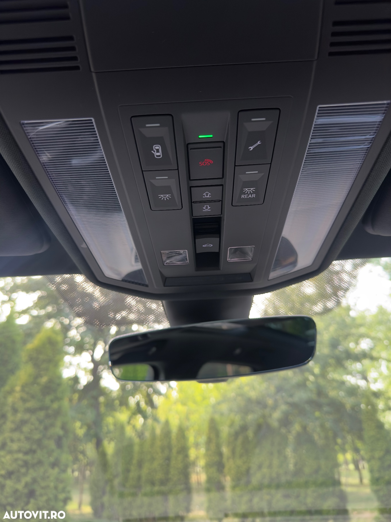 Volkswagen Touareg 3.0 V6 e-Hybrid 4Motion Aut. Elegance - 24