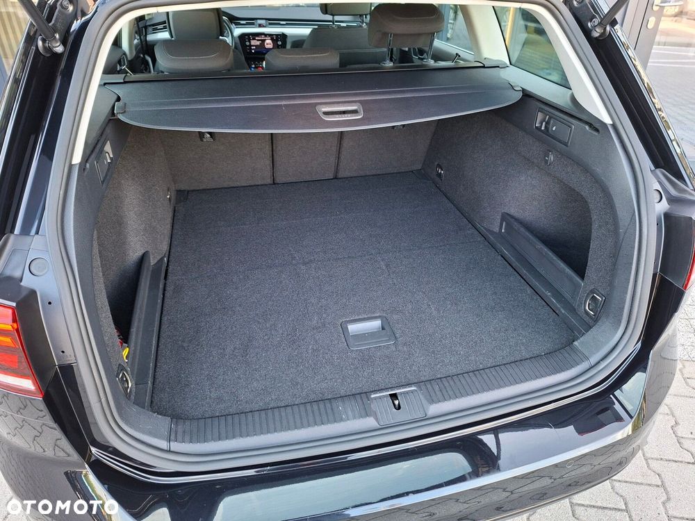 Volkswagen Passat - 13