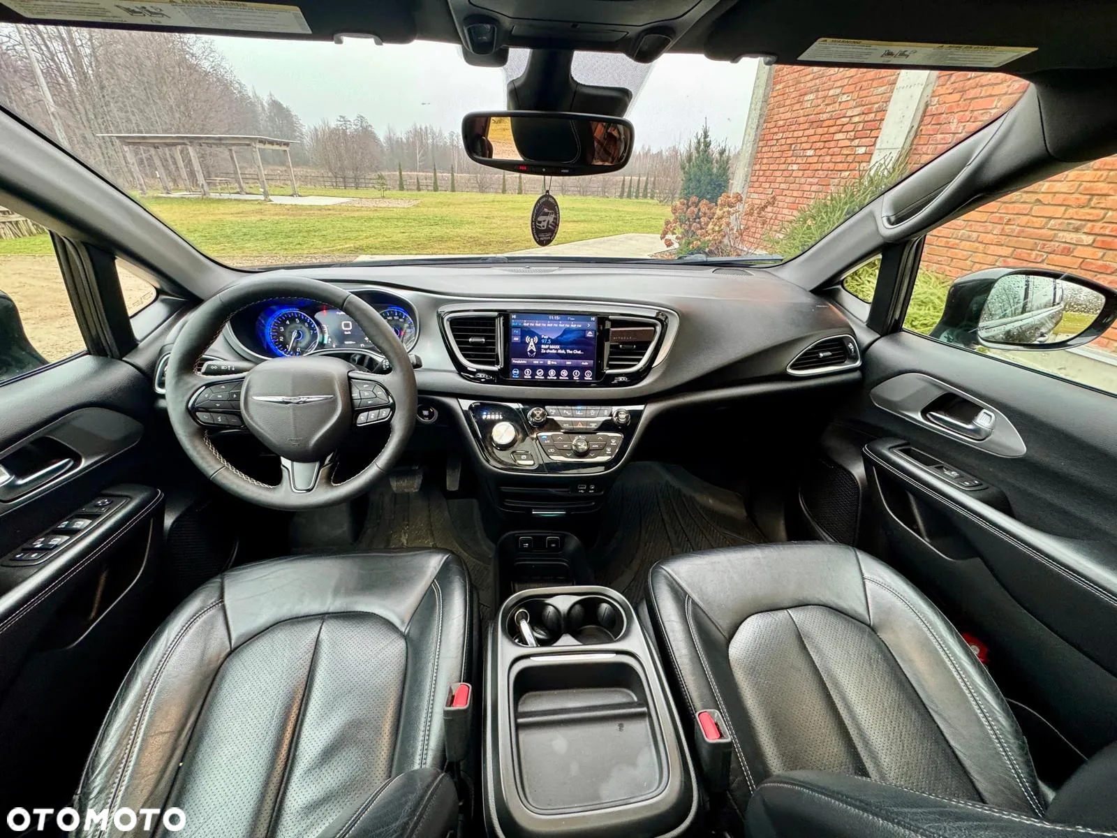 Chrysler Pacifica - 12