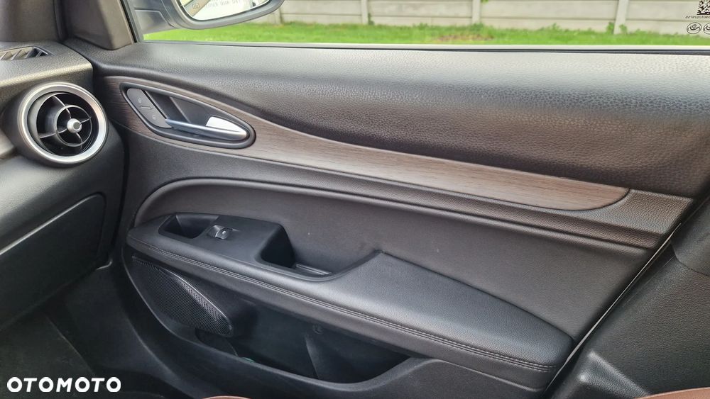 Alfa Romeo Stelvio 2.0 Turbo 16V AT8-Q4 Ti - 15
