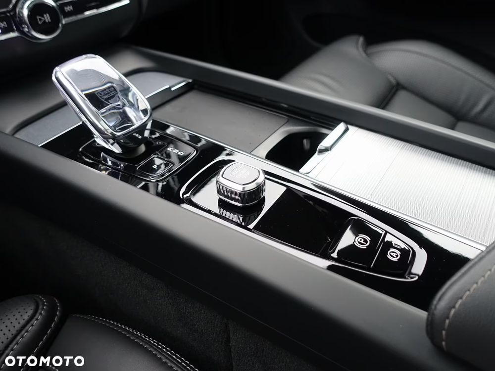 Volvo XC 60 B5 B AWD Ultra Black Edition - 13