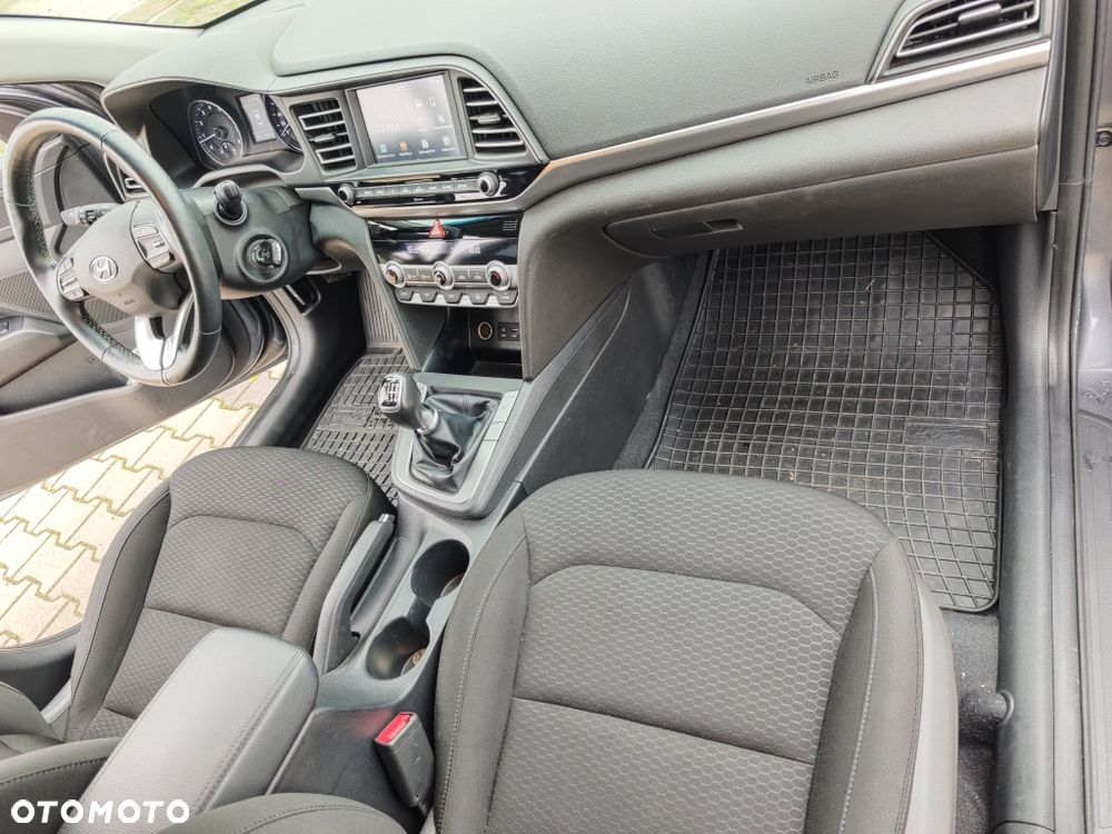 Hyundai Elantra - 7