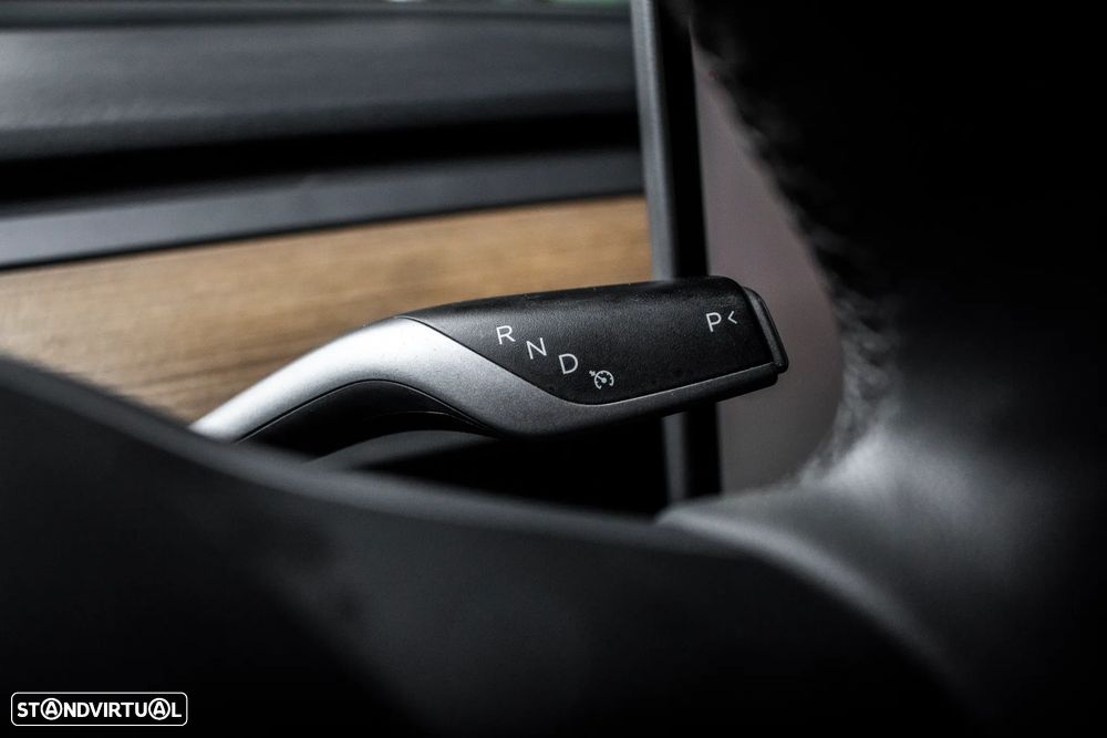 Tesla Model Y Long Range Dual Motor AWD - 12