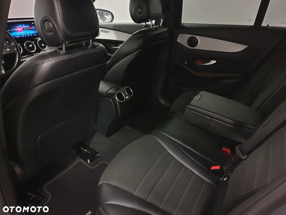 Mercedes-Benz GLC 300 de 4Matic 9G-TRONIC AMG Line Plus - 27