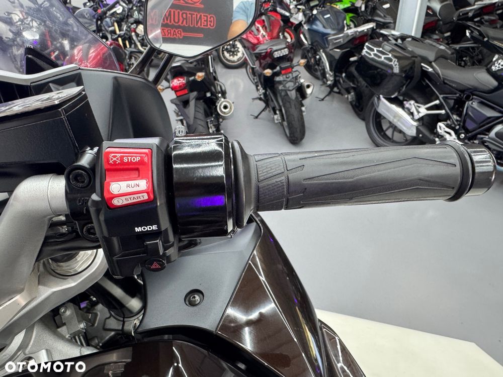 Yamaha FJR - 28