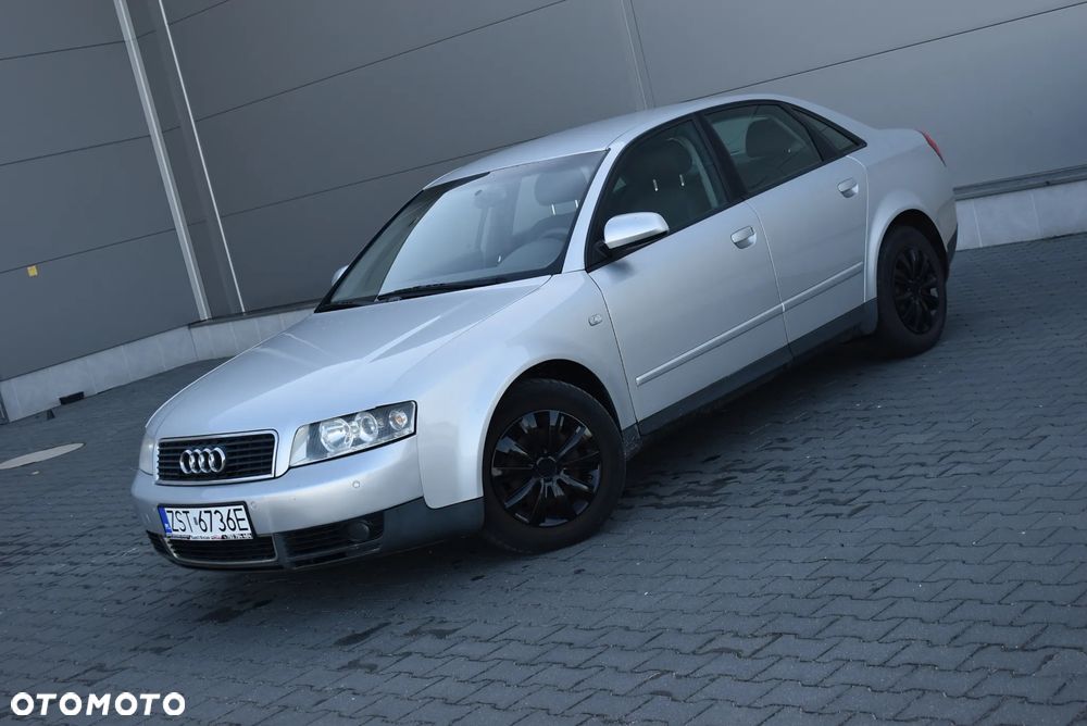 Audi A4 Limousine - 1