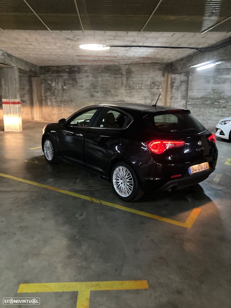 Alfa Romeo Giulietta 1.6 JTDm Exclusive - 10