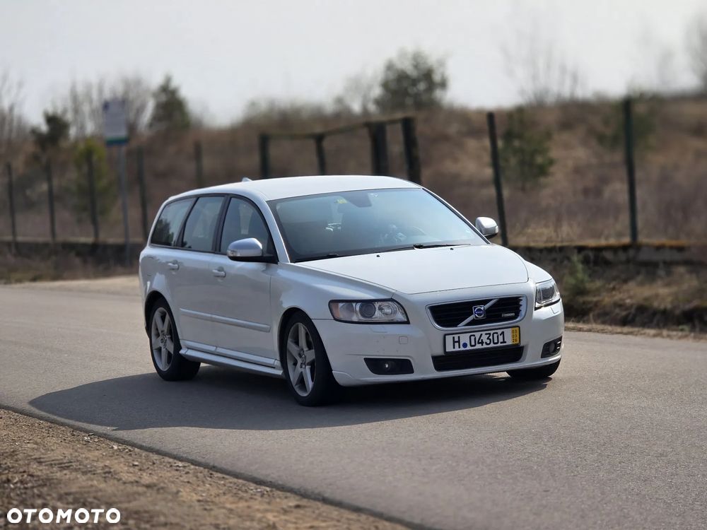 Volvo V50 D5 R-Design Momentum - 1