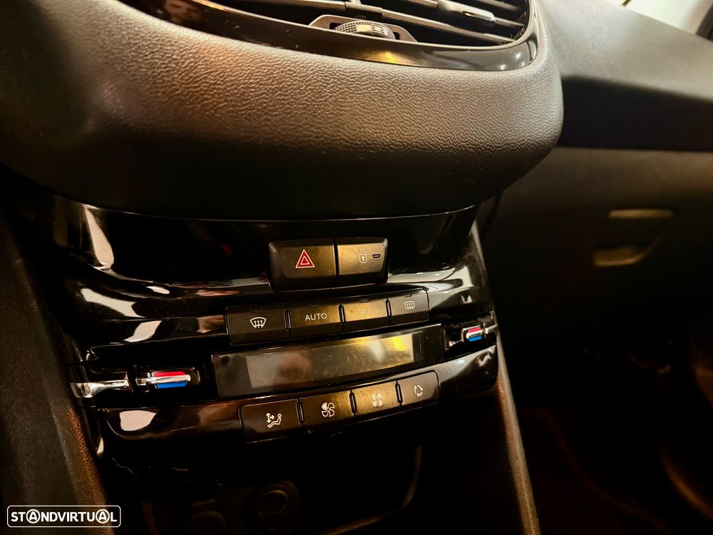 Peugeot 208 82 PureTech Style - 7