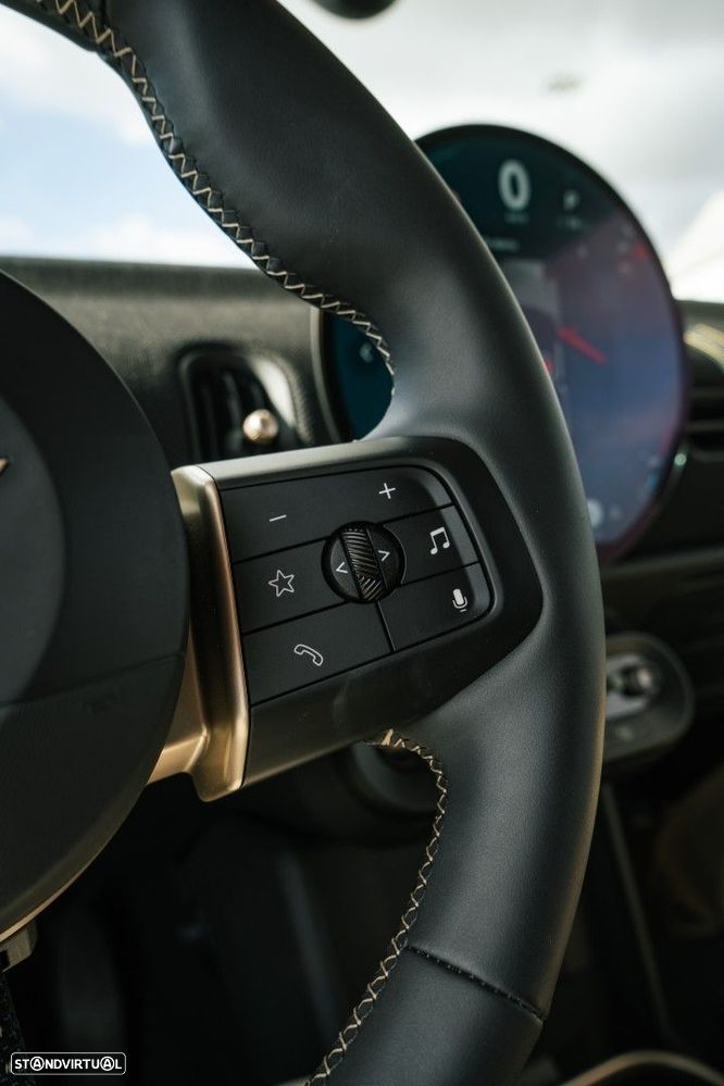 MINI 3 Portas Cooper C Essential - 24