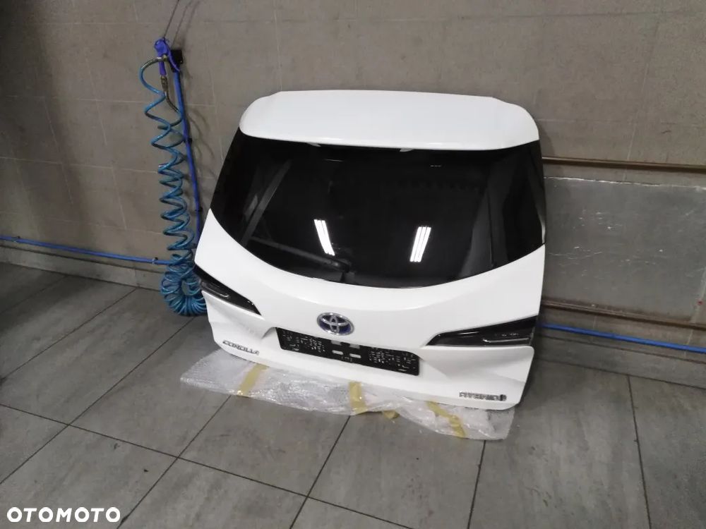 Toyota Corolla E21 klapa tył 040 - 4