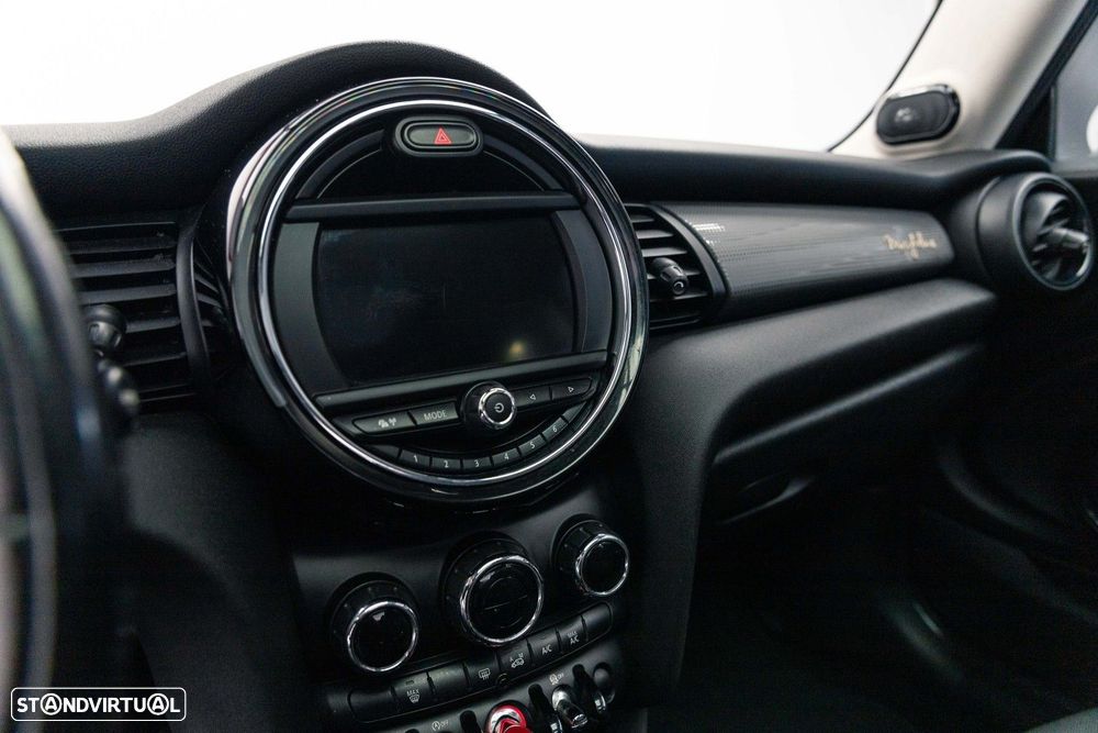 MINI 3 Portas Cooper D Aut. - 33