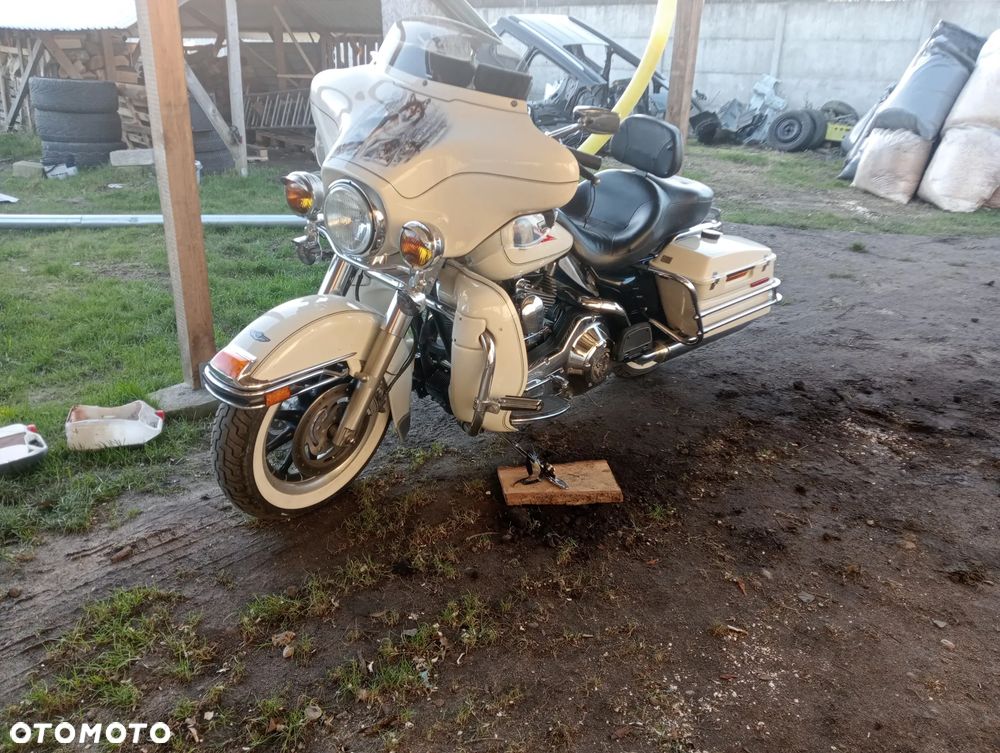 Harley-Davidson FLHT Electra Glide Standard - 23