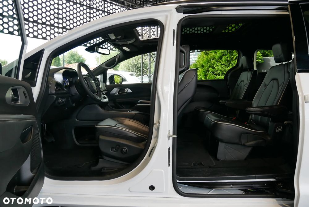 Chrysler Pacifica - 8