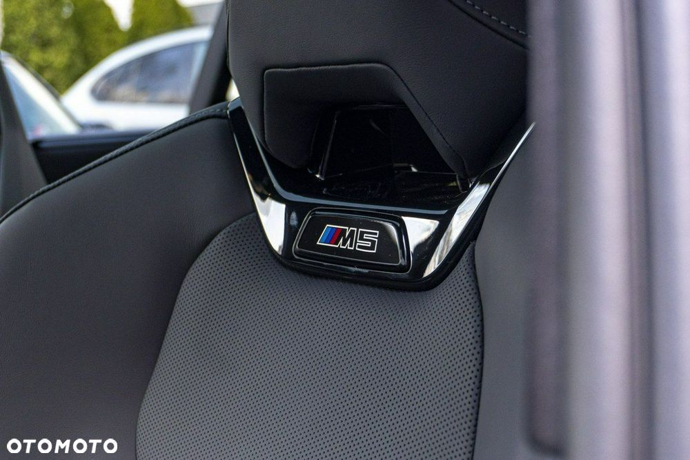 BMW M5 xDrive - 16