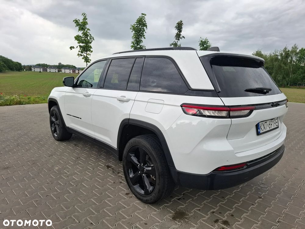 Jeep Grand Cherokee - 8