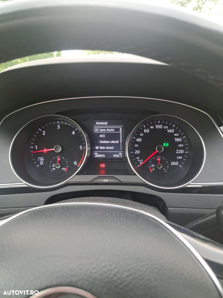Volkswagen Passat 2.0 TDI SCR DSG Comfortline - 11