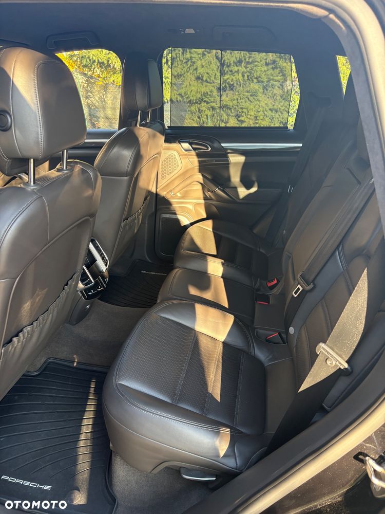 Porsche Cayenne Turbo - 9