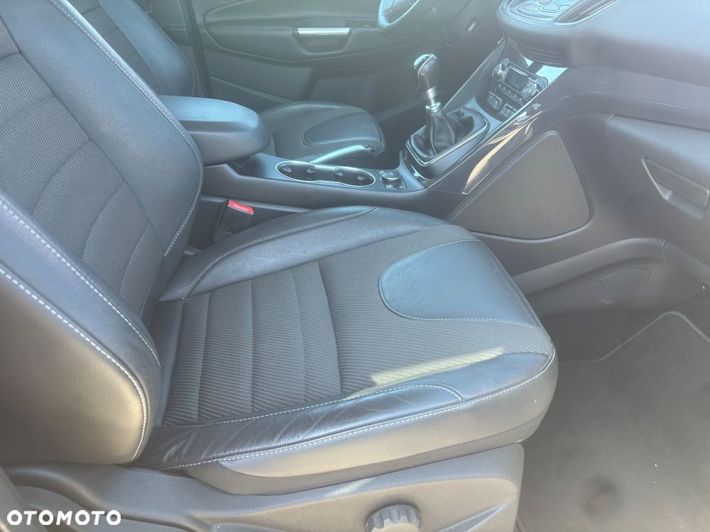 Ford Kuga 1.5 EcoBoost 2x4 Titanium - 31