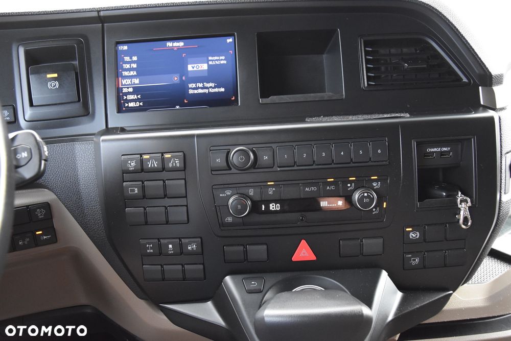 MAN TGX 18.510 XXL STANDARD RETARDER FULL OPCJA SERWIS ASO 100 % KLIMA POSTOJOWA LAKIER METALIK! JAK NOWY! SALON POLSKA  / JEDYNY TAKI ! - 33