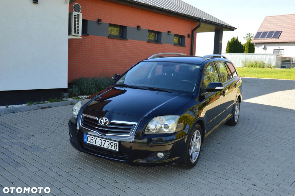 Toyota Avensis - 2