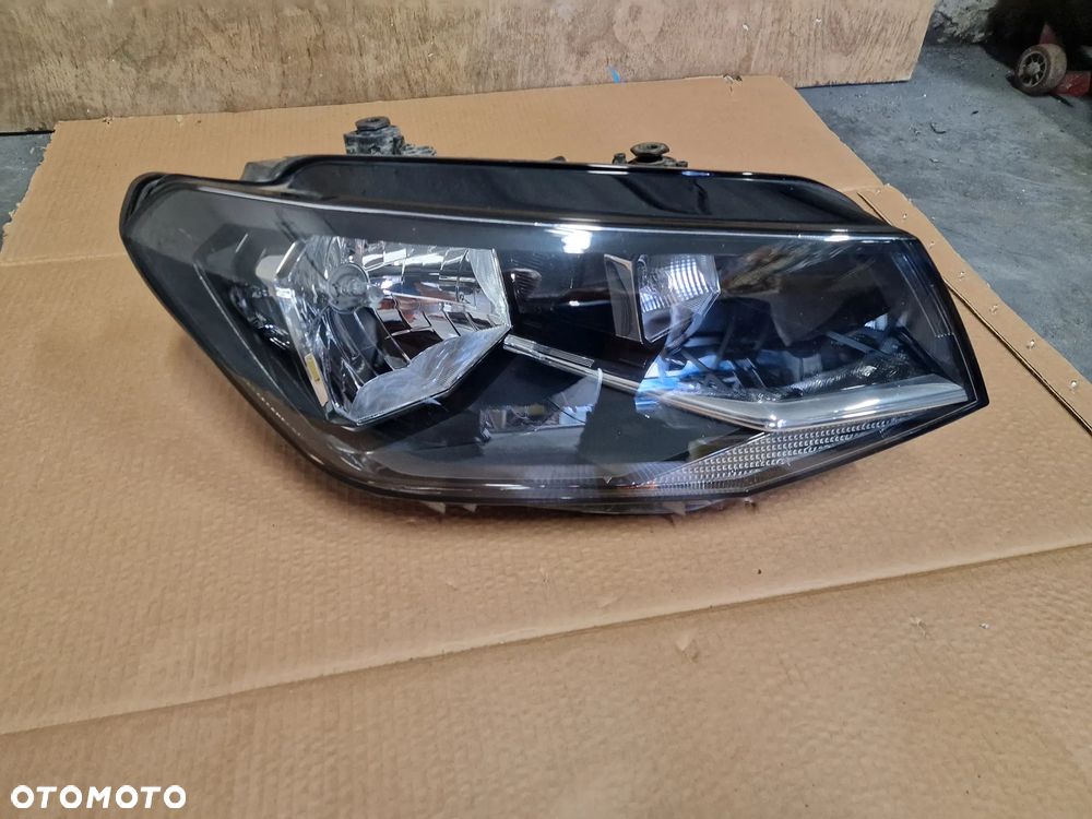 Reflektor  prawy  przód  vw  CADDY  lift  2K1.941.016A - 2