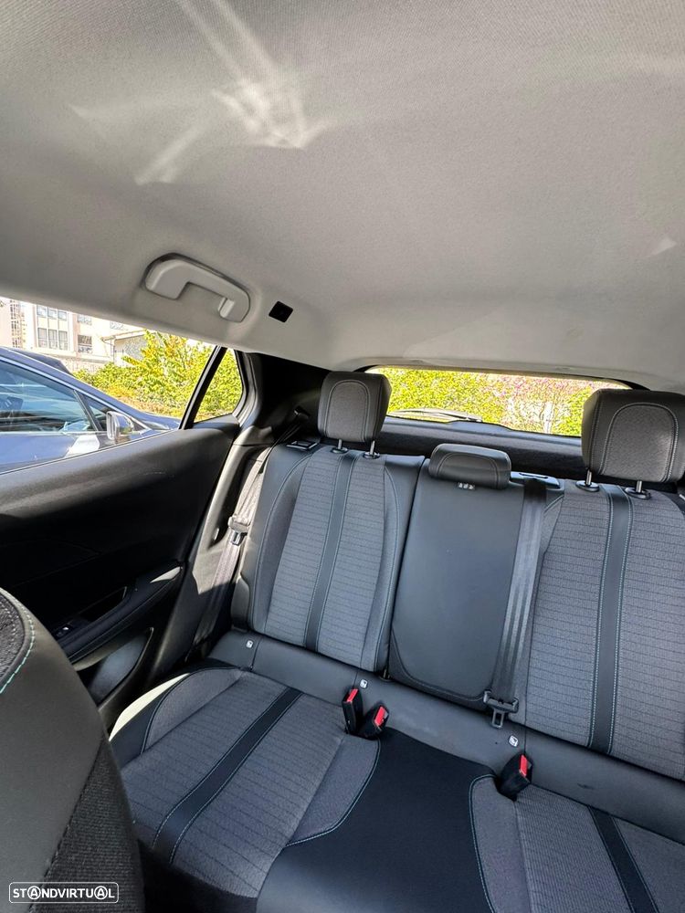 Peugeot e-2008 Allure - 16