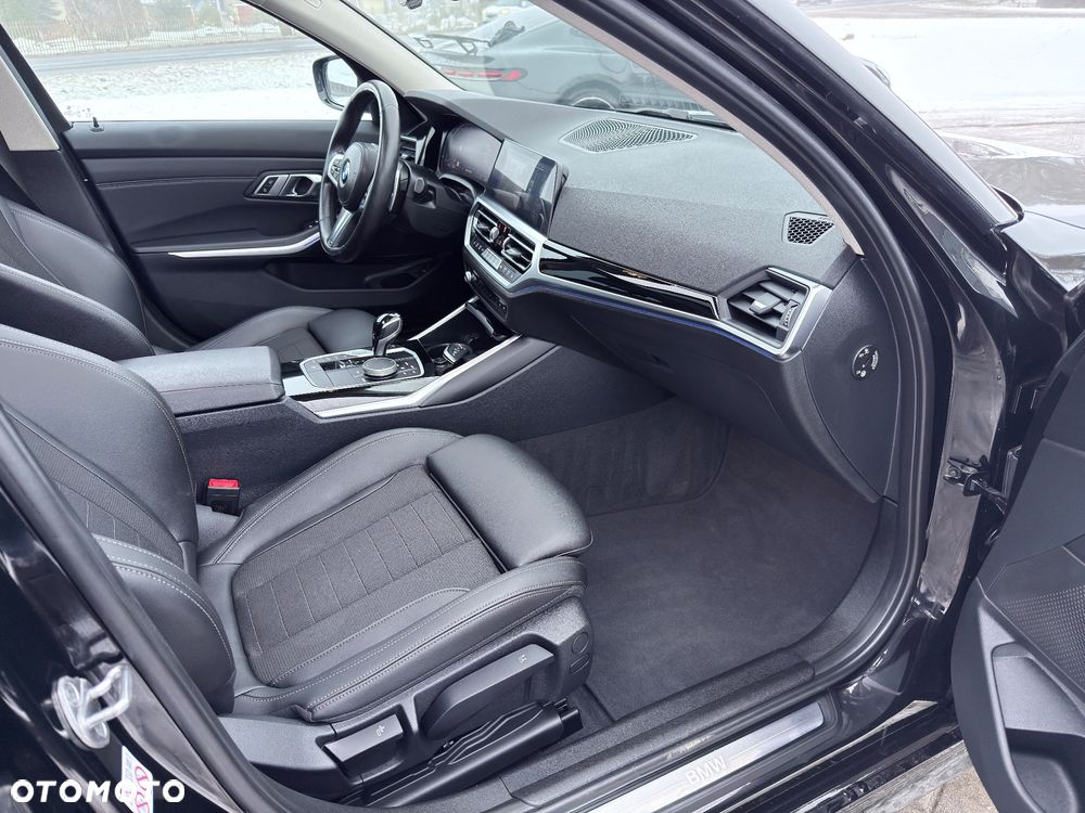 BMW Seria 3 320d Edition M Sport Shadow - 26