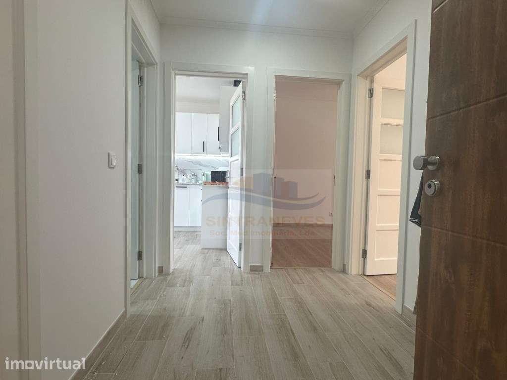 Apartamento T3 Totalmente remodelado em praceta familiar na Damaia - Grande imagem: 2/22