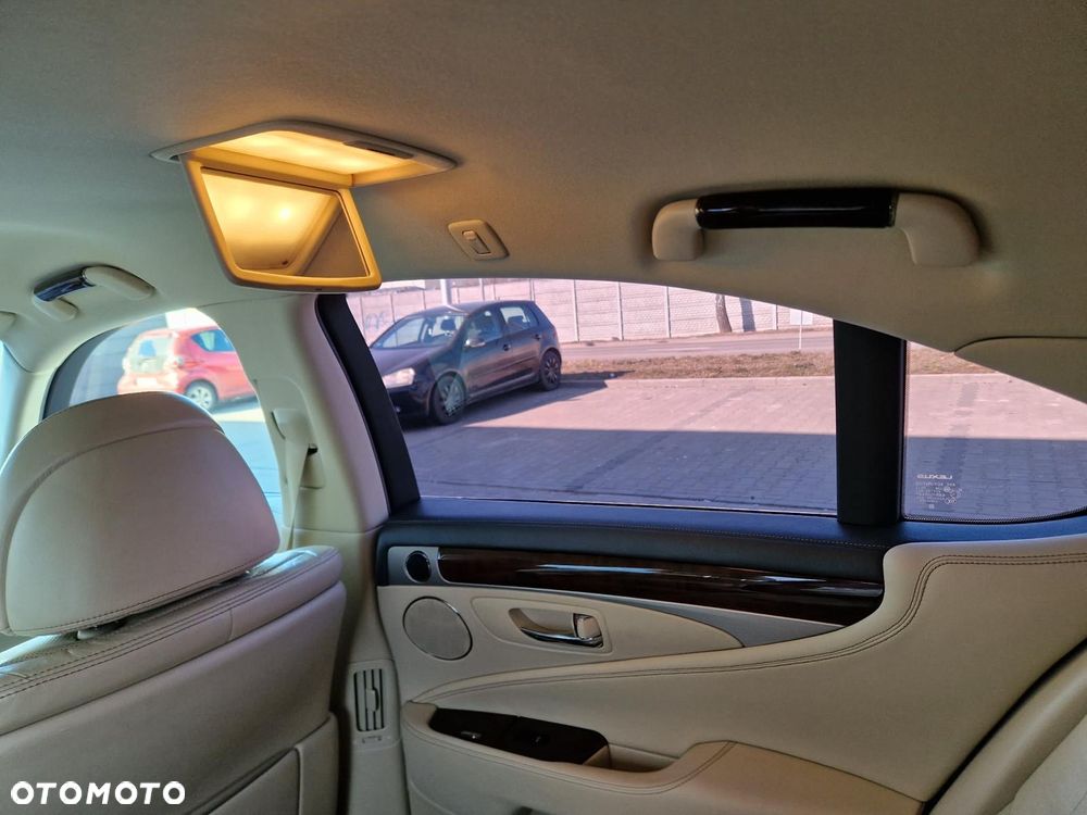 Lexus LS 600h Luxury Line - 22