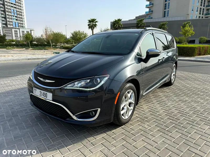 Chrysler Pacifica - 1