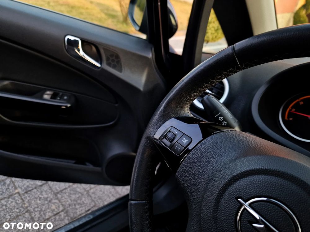 Opel Corsa 1.2 16V Cosmo - 17