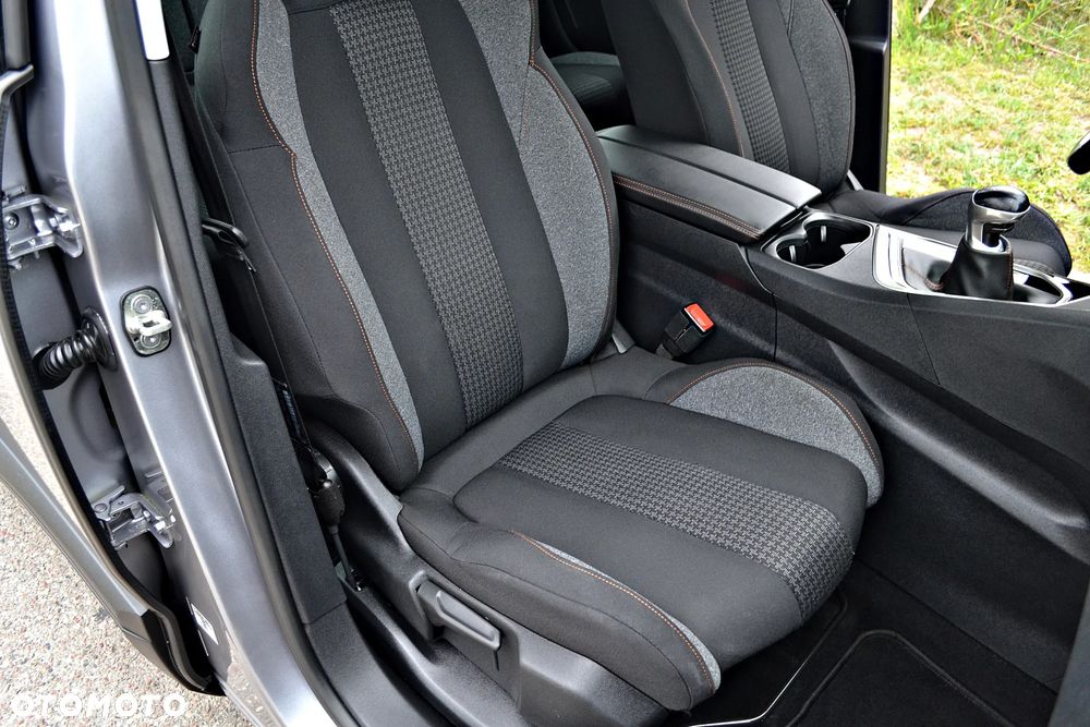 Peugeot 5008 1.2 PureTech Active S&S - 28