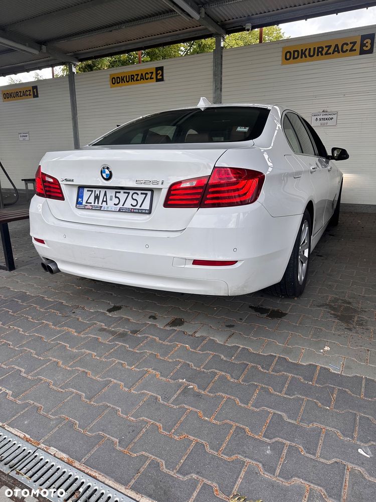 BMW Seria 5 528i xDrive - 7