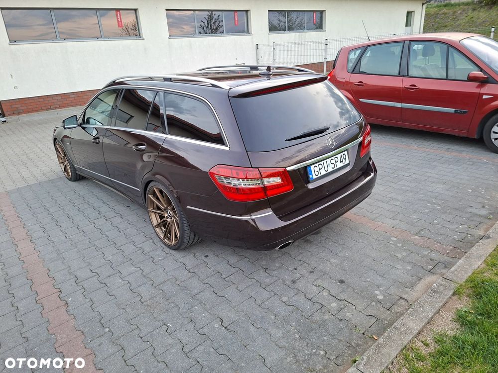 Mercedes-Benz Klasa E 200 CGI BlueEFFICIENCY Automatik - 23