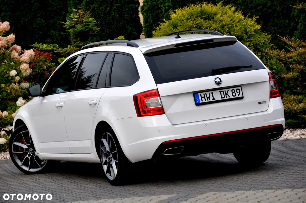 Skoda Octavia Combi 2.0 TDI DSG RS - 23