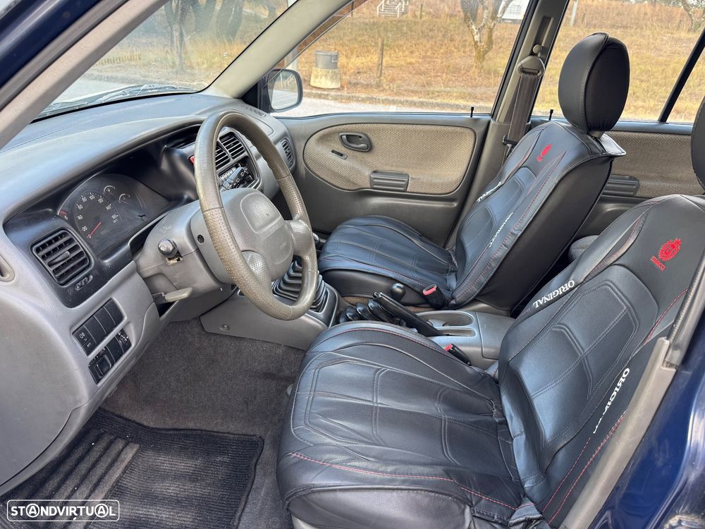 Suzuki Grand Vitara Metal Top 2.0 TDi - 10