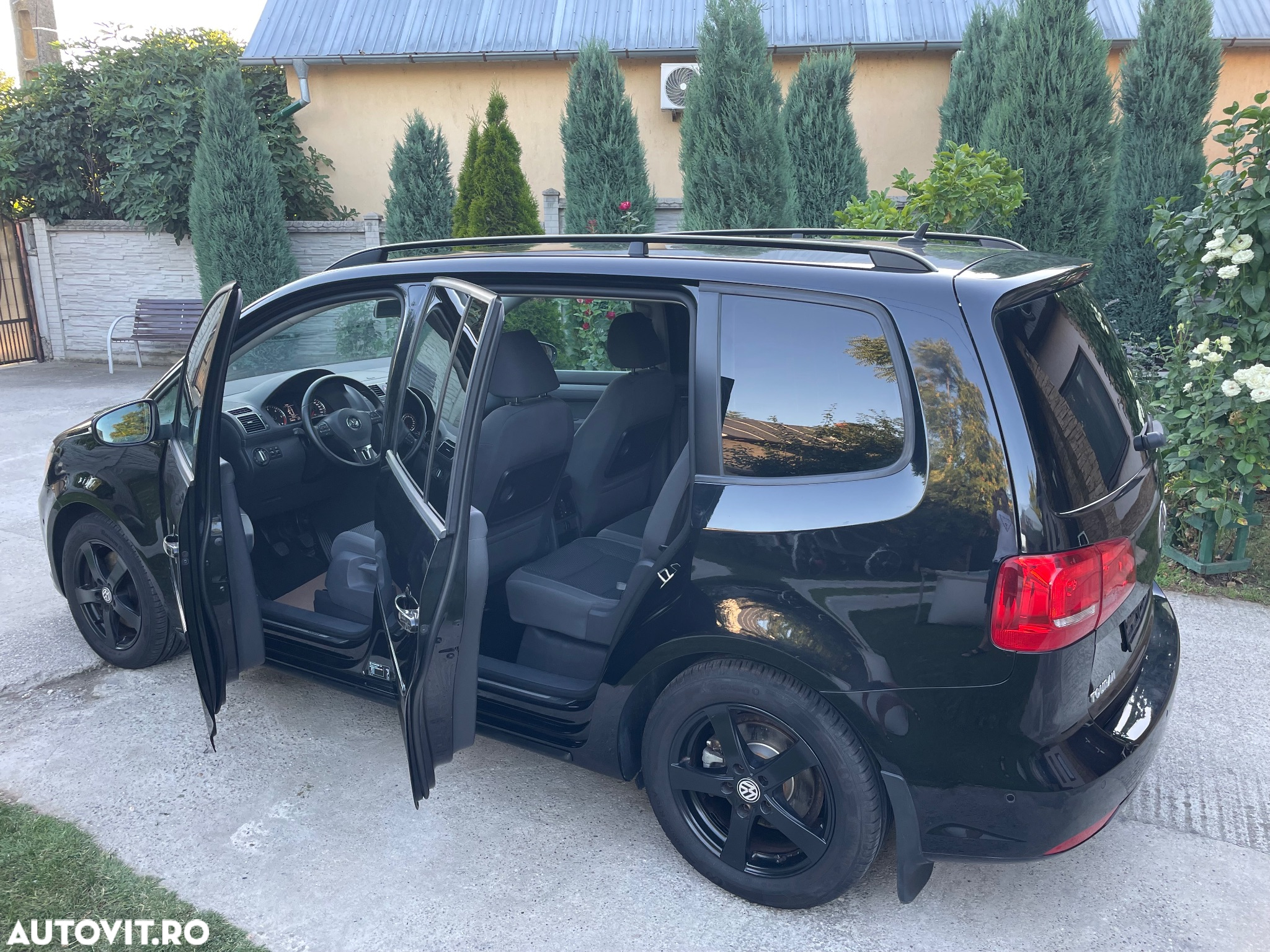 Volkswagen Touran - 12