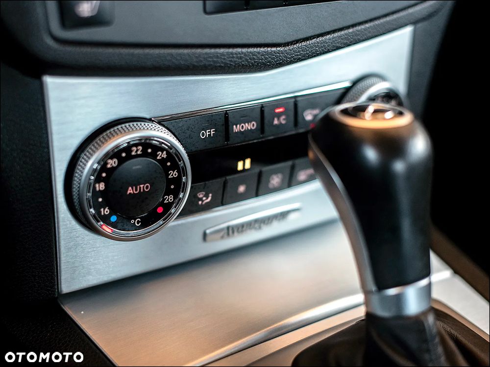 Mercedes-Benz Klasa C 180 BlueEFFICIENCY 7G-TRONIC Avantgarde - 26