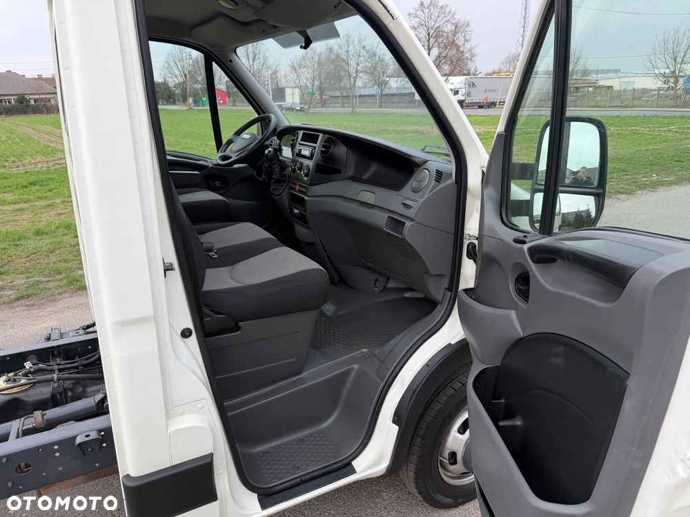 Iveco 35C15 * 3.0 / 150KM * Rama do zabudowy * Rozstaw osi: 4.1m * Koła bliźniacze * - 29