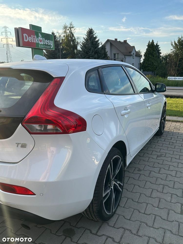 Volvo V40 T2 Momentum - 11