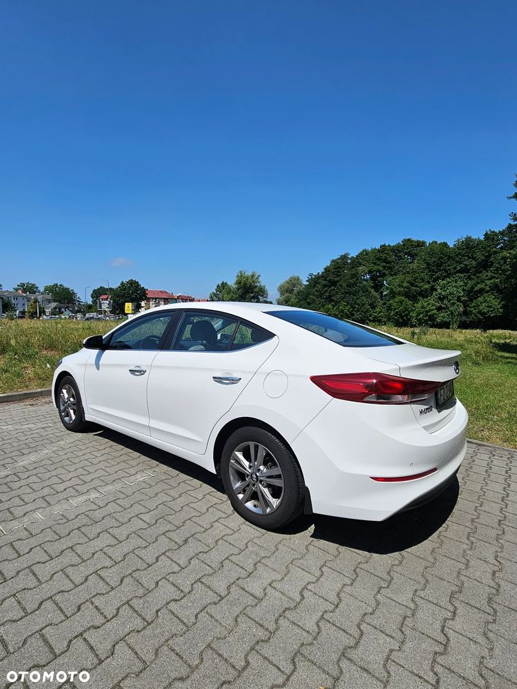 Hyundai Elantra - 2