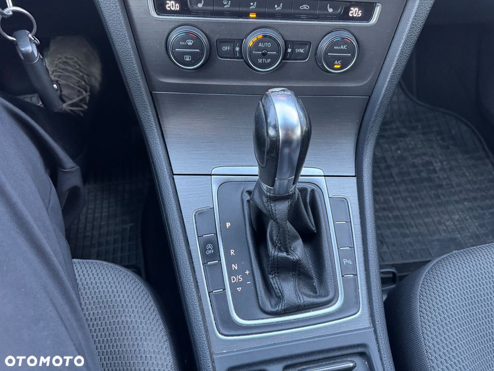 Volkswagen Golf 2.0 TDI BlueMotion Technology DSG Lounge - 8