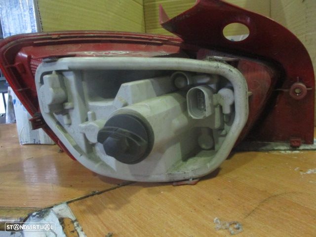 Farol Tras 6J4945096B SEAT IBIZA 1.9 2010 5P DRT ORIGINAL SEAT IBIZA 4 6J FASE 1 2009 1.6TDI 90CV 5P BRANCO DRT - 1
