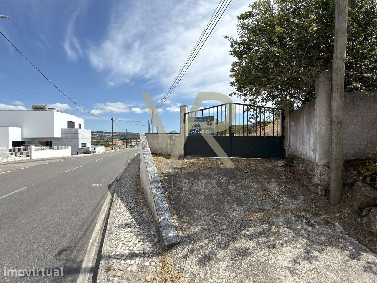 Terreno urbano com enorme potencial para concretizar o projeto da sua - Grande imagem: 4/23