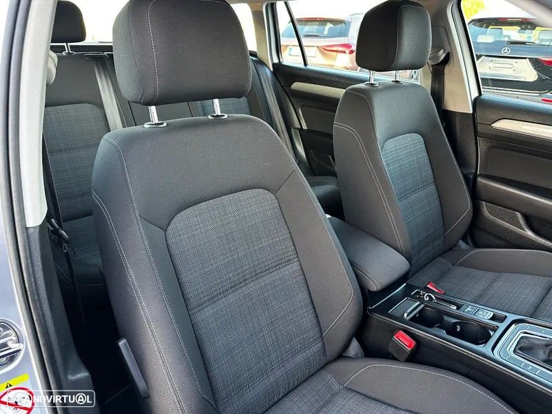VW Passat Variant 2.0 TDi Business DSG - 37