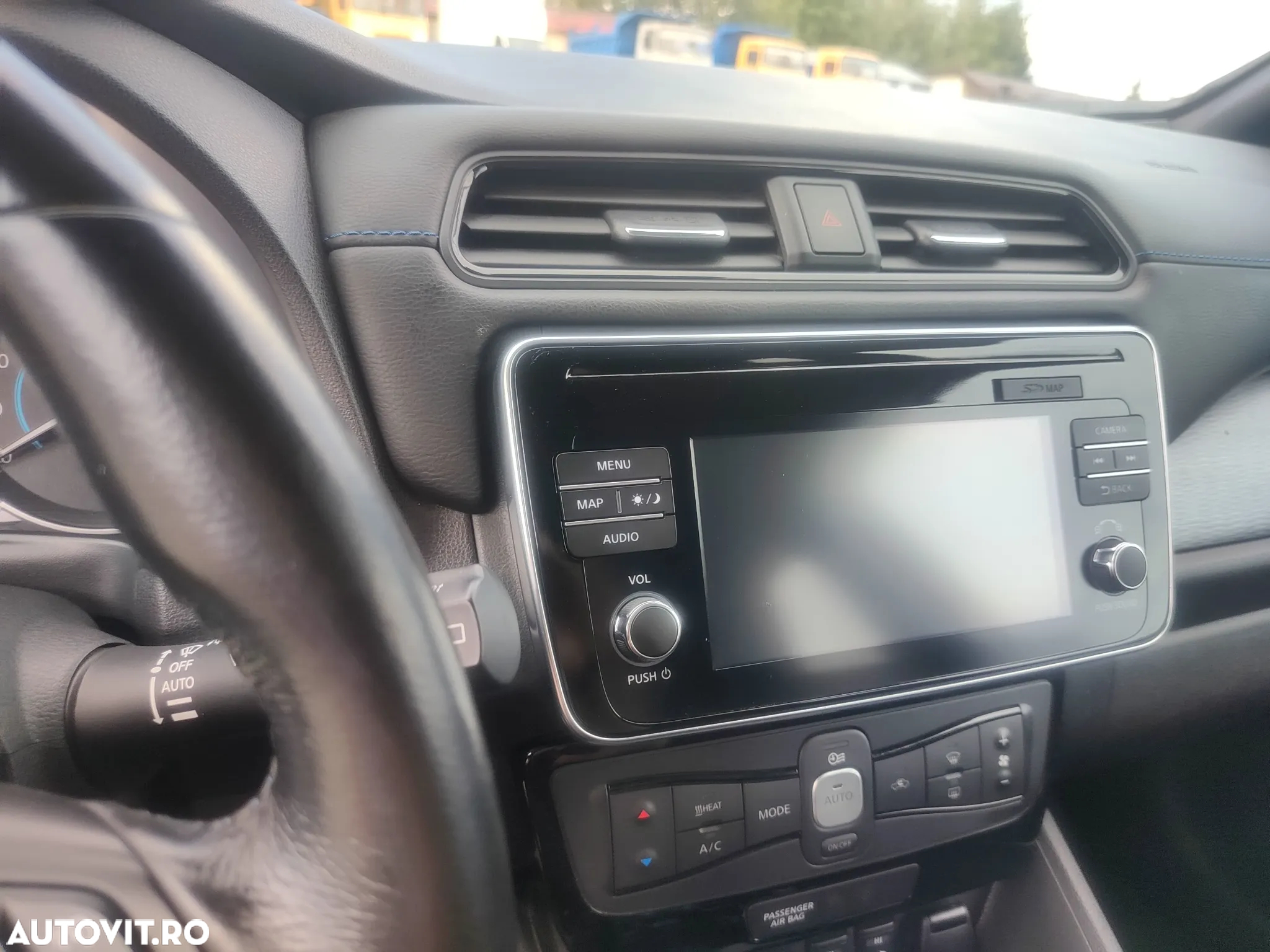 Nissan LEAF N-Connecta - 13